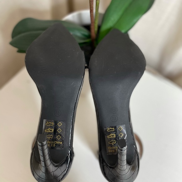 Black heels - Picture 3 of 3